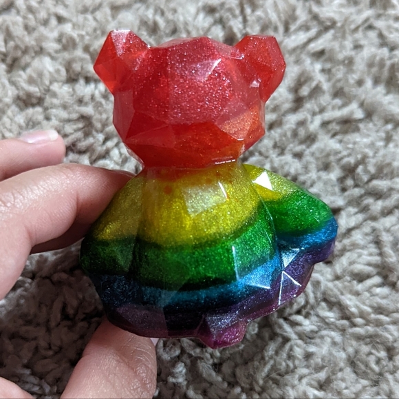 Rainbow gem resin bear - Picture 3 of 3